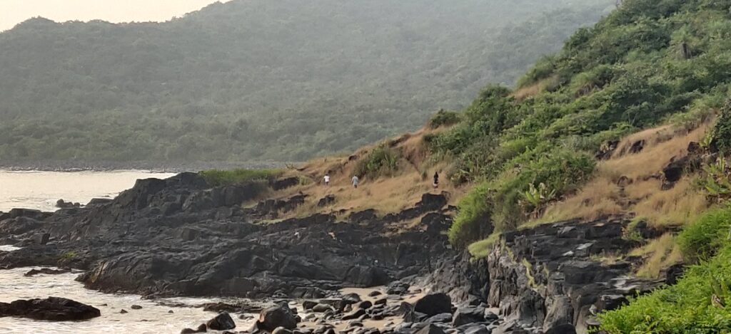 Trek to tilmati beach